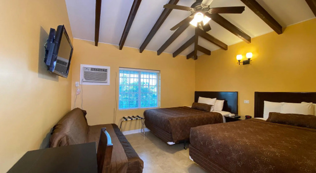 Четырёхместный номер Standard El Patio Inn - Near Universal Studios Hollywood