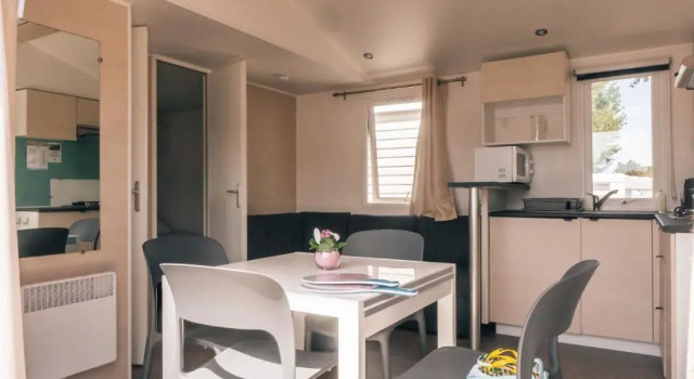 Кровать в общем номере Camping Les Jardins de la Mer