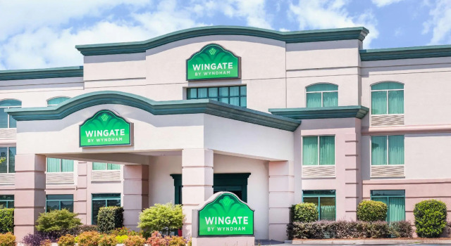 Кровать в общем номере Wingate by Wyndham Macon I-75