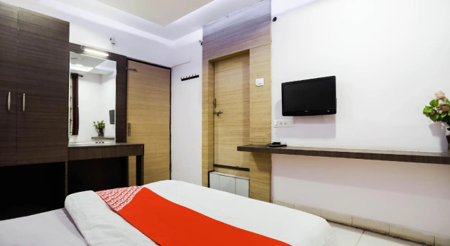 OYO 72185 Hotel Centre Point, Забронировать Отель Отели штата Махараштры 3 звезды, 3*