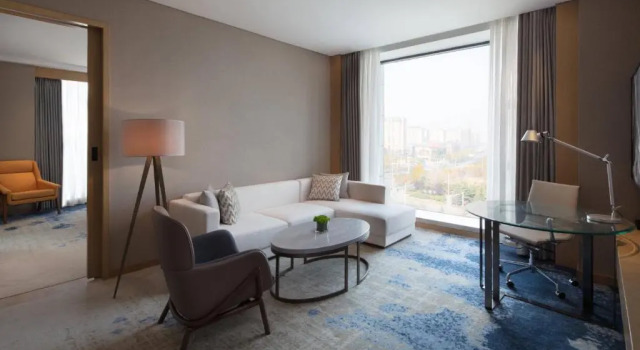 Люкс Executive c 1 комнатой Courtyard by Marriott Zhengzhou Airport