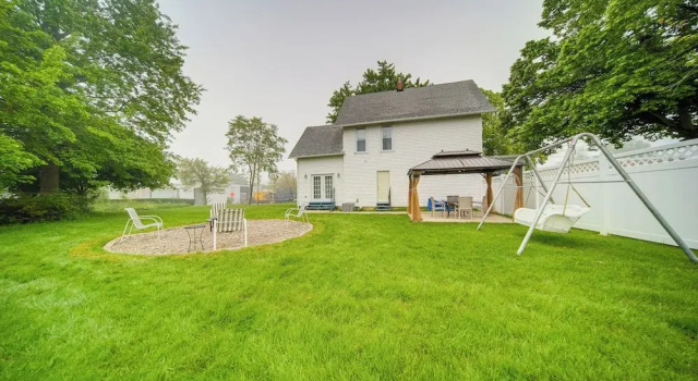 Коттедж 1 Block to Bridge Street: Lake Erie Vacation Home