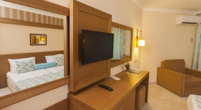Standardowy dwuosobowy pokój i balkonem İz Flower Side Beach Hotel