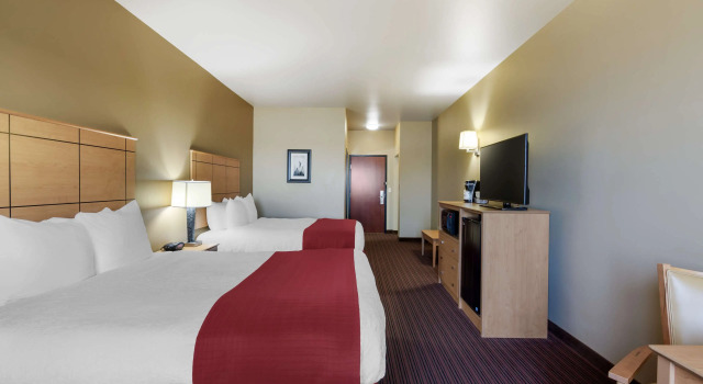 Четырёхместный номер Standard Best Western Golden Prairie Inn and Suites