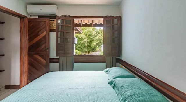 Casa com Piscina a 300m da Praia de Taperapu
