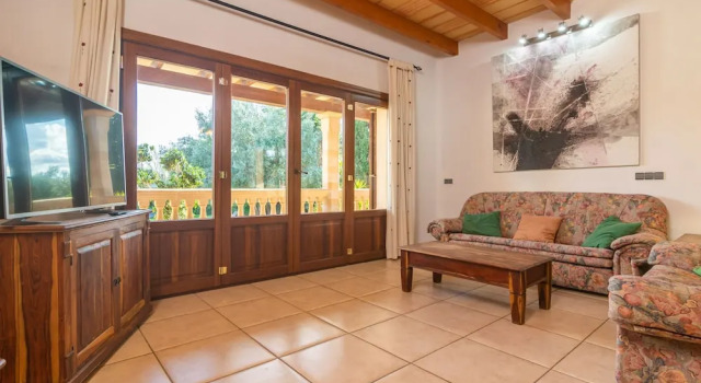 Can Berguins in Buger, Boek Villa Búger Mallorca
