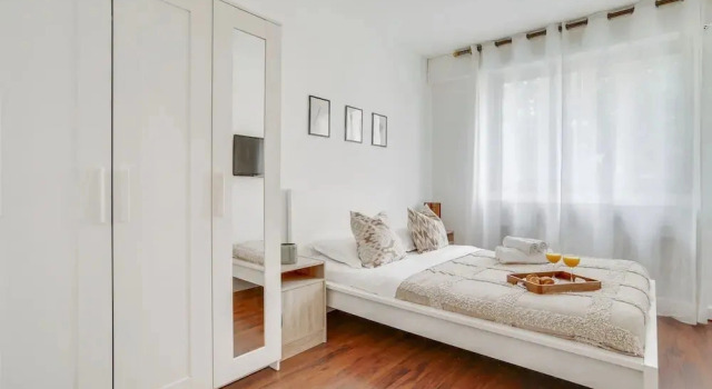 Chic 1BR Steps from Opéra Garnier, Забронировать Апартаменты/квартира Париж Иль-де-Франс, рядом с Theatre de L'Athenee Louis Jouvet