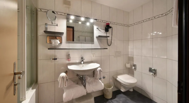 Полулюкс Hotel Krone Lenk