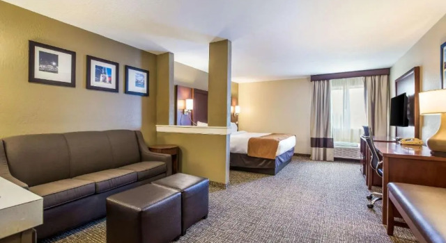 Люкс Comfort Inn & Suites Fairborn near Wright Patterson AFB