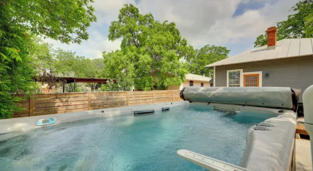 Коттедж San Antonio Home 2 Mi to Dtwn, Swim Spa!