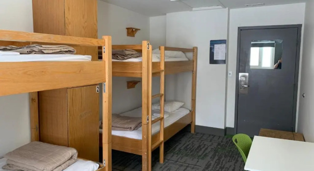 Кровать в общем номере HI Calgary City Centre - Hostel