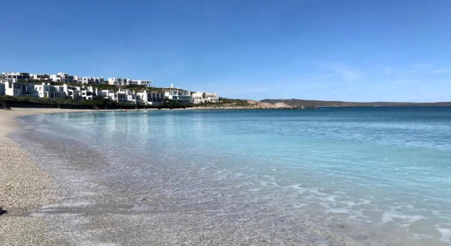 Коттедж PERFECT 10 - 10 to 14 Sleeper Luxury Holiday Home Breakage Deposit of R2500 per Weekend Lease