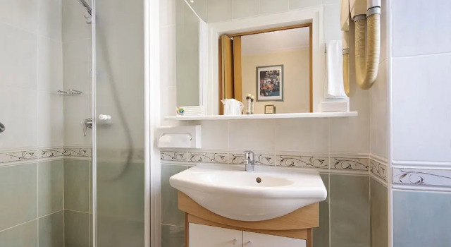 Четырёхместный номер Comfort Hotel Terminus Lyon