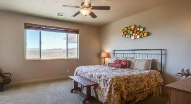 3BD/2B Sunset Views in the Desert, Забронировать Отель Отели Сент-Джордж с парковкой, рядом с Гольф клуб "Корал Каньон", Парковка