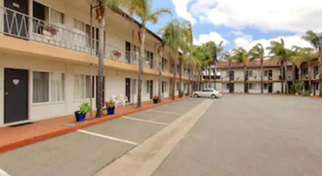 Двухместный номер Standard с балконом Econo Lodge Griffith Motor Inn