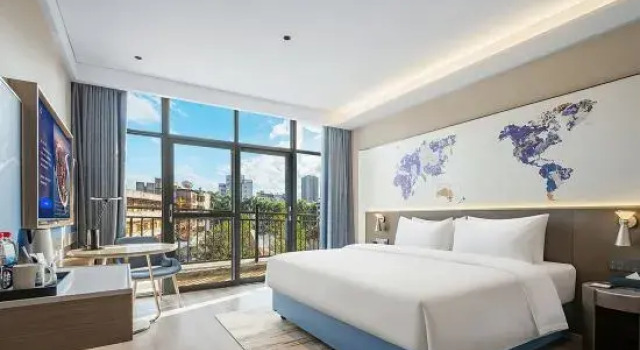 Kyriad Marvelous Hotel 3.0Rui Li Fortune Plaza, Book Hotel Hotels in Dehong with a Pool, Swimming Pool
