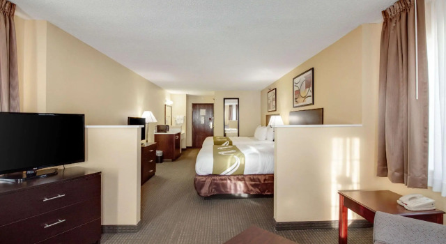 Четырёхместный люкс Quality Inn & Suites Lincoln North