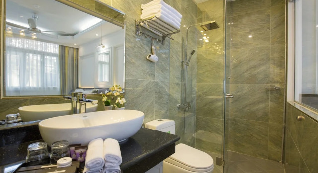 Двухместный номер Standard с балконом и с видом на город Golden Rooster Hotel