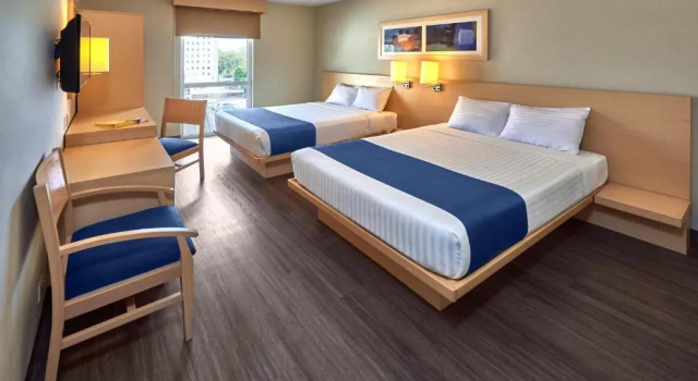 Четырёхместный номер Standard City Express by Marriott San Luis Potosi Zona Universitaria