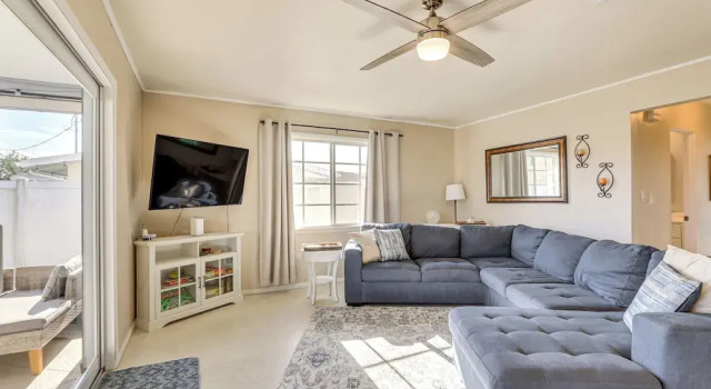 4 Mi to Historic Dtwn Venice: Home w/ Heated Pool!, Забронировать Отель Венис Sarasota Area, рядом с Legacy Trail