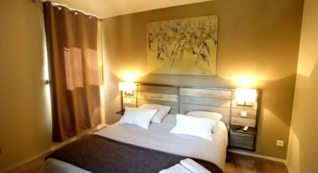 L'Oustaou, Book Bed and Breakfast Hoteller i Rhône-Alps med parkering, Parkering