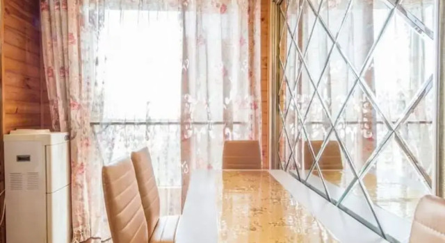 Swan Apartment