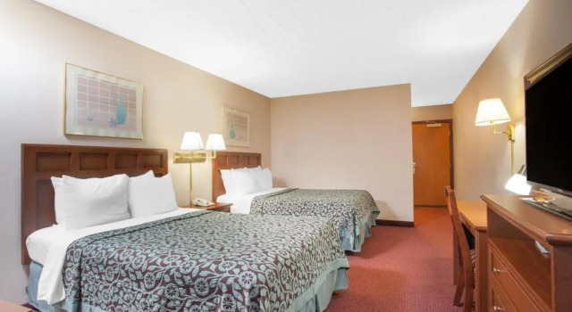 Четырёхместный номер Standard Days Inn by Wyndham Liberty