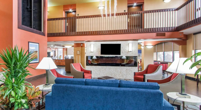 Quality Inn & Suites Memphis, Varaa Hotelli Memphis Tennessee