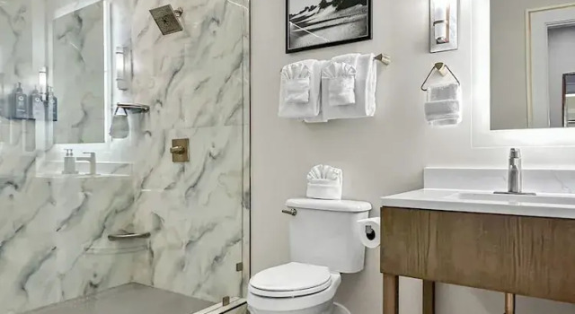 Двухместный номер Premium с балконом и с видом на город Harbor Suites at Harborwalk Village