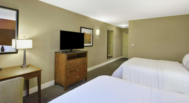 Четырёхместный номер Standard Hampton Inn & Suites Wichita-Northeast