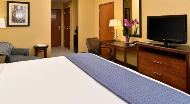 Люкс Holiday Inn Montgomery Airport South by IHG