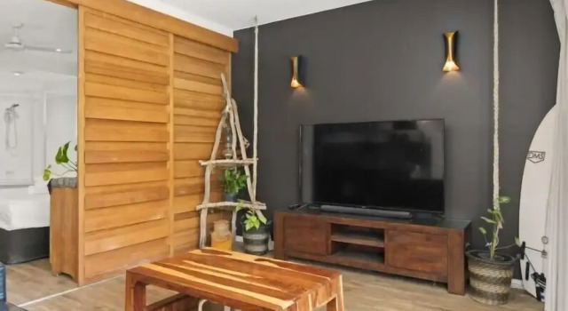Апартаменты с 2 комнатами с балконом Casuarina Apartment 200m from the Beach