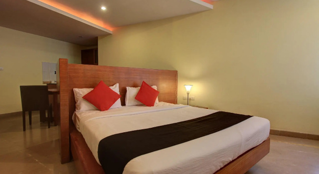 Capital O 75696  Hotel Western