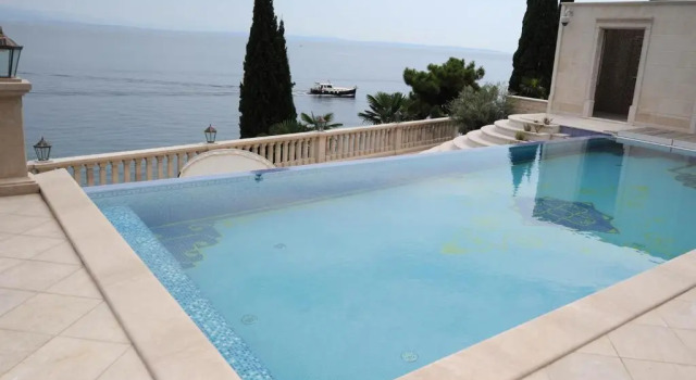 Апартаменты Villa Isabella - Luxury with style right next to the beach, private pool and sea view