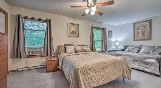 Коттедж Pocono Lake Home w/ Game Room, Fire Pit & Hot Tub