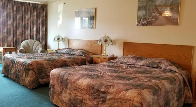 Четырёхместный номер Standard Western Budget Motel Cold Lake