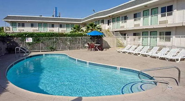 Кровать в общем номере Motel 6 Ontario, CA - Airport