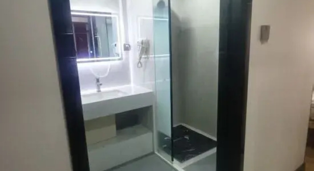Четырёхместный люкс Zhongya Zhimen Business Hotel