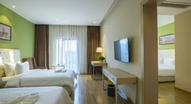 Семейный люкс Xianhua Sandalwood Lakeside Hotel