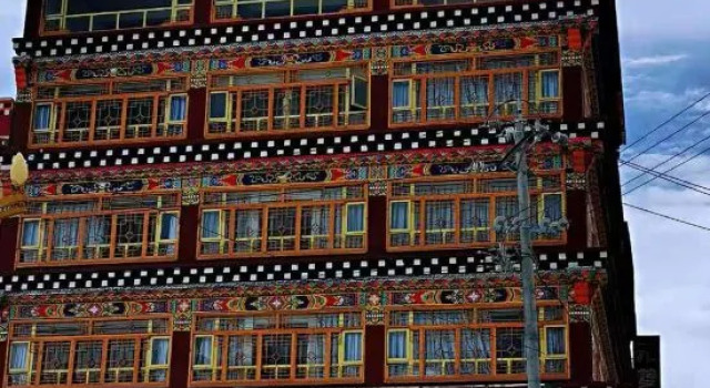 Ganzi Yuanmengju Hotel, Book Hotel Billige hoteller i Garze