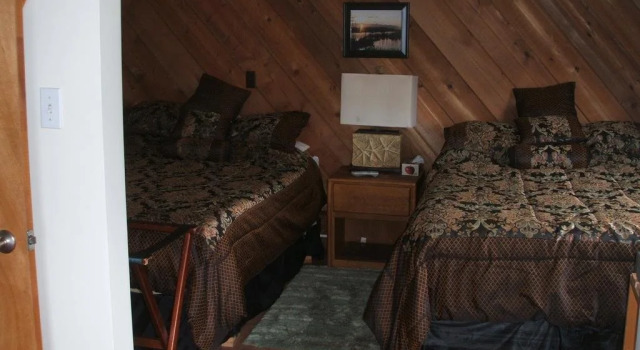Namaste Bed and Breakfast, Забронировать Отель Отели Уклуэлет с парковкой, рядом с Huu-Mees-Ma-As Native Art Gallery, Парковка