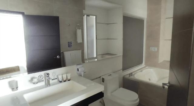 Полулюкс Hotel Andinos Plaza Florencia