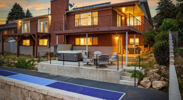All-new Luxe Stay Views, Sauna & Hot Tub 7 Bedroom Villa, Buchen Sie Villa Holladay Salt Lake County