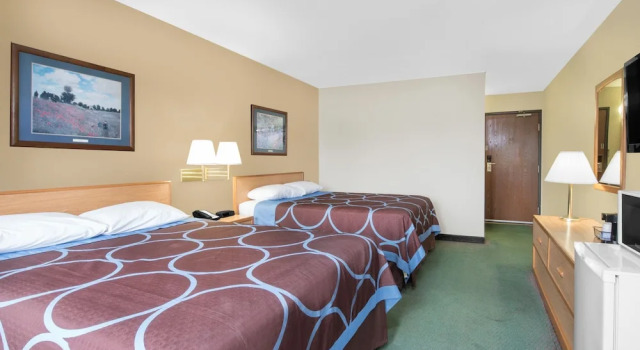 Четырёхместный номер Standard Northwoods Inn and Suites