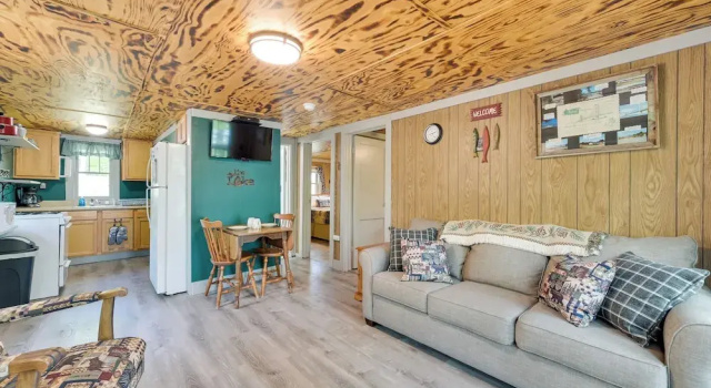 Коттедж Waterfront Paradise Lake Cottage w/ Private Dock!