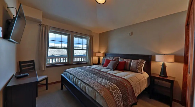 Cozens Pointe - 2 Br Condo