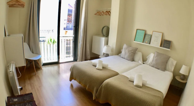 AHRO Suites Nueva 38, Забронировать Отель Малага - центр Малага, рядом с Музей Кармен Тиссен
