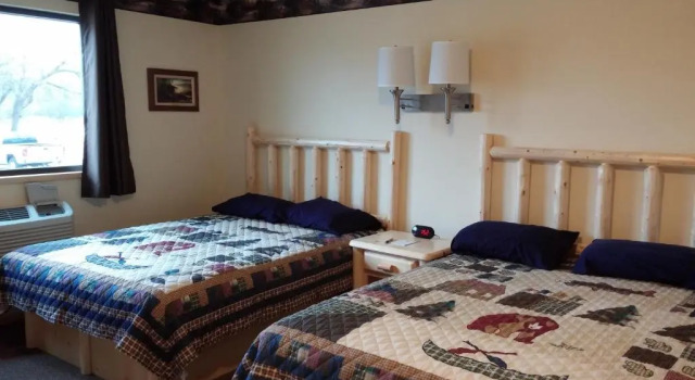 Habitación cuádruple Estándar Riverside Inn