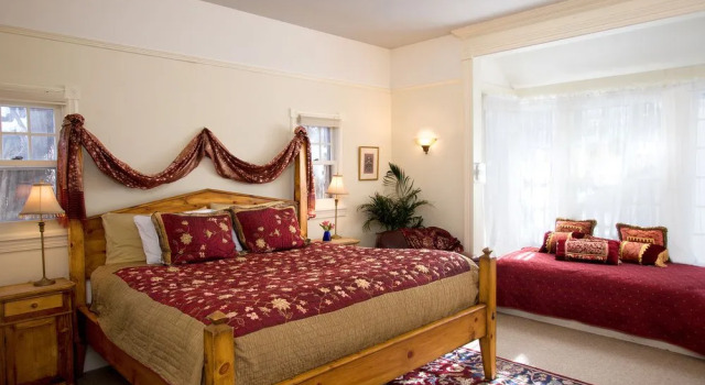 The Madeleine Inn, Забронировать Отель Отели Санта-Фе 3 звезды, рядом с Церковь Santuario De Nuestra Senora de Guadalupe, 3*