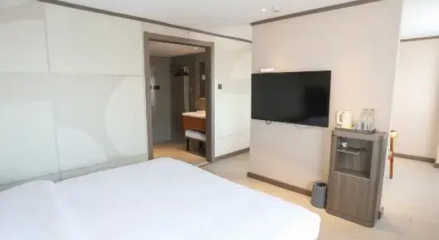 Люкс HanTing Hotel (Nanjing Lishui Wanda Plaza)